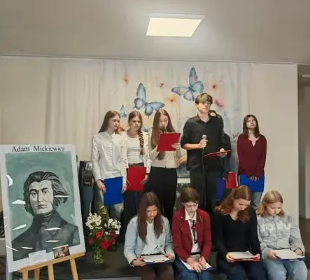 Uczniowie z Rybna czytali „Dziady” podczas Narodowego Czytania 2026