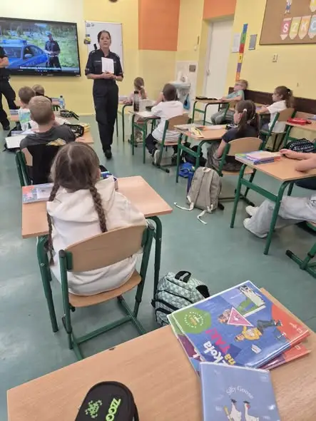 Działdowo: policjanci uczyli najmłodszych, jak bezpiecznie dotrzeć do szkoły
