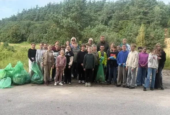 Sprzątanie Świata w Lidzbarku: uczniowie posprzątali las i brzeg Weli