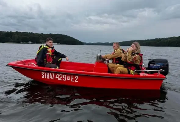 Strażacy z Lidzbarka Welskiego podzielili siły: kajaki nad jeziorem i hołd na Kurzej Górze