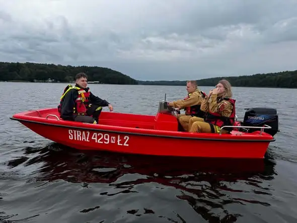 Strażacy z Lidzbarka Welskiego podzielili siły: kajaki nad jeziorem i hołd na Kurzej Górze