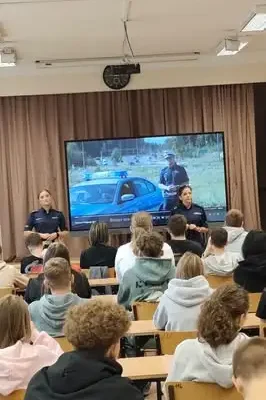 Policja uczyła uczniów z Lidzbarka, jak bezpiecznie poruszać się do i ze szkoły