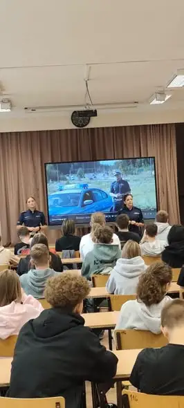 Policja uczyła uczniów z Lidzbarka, jak bezpiecznie poruszać się do i ze szkoły