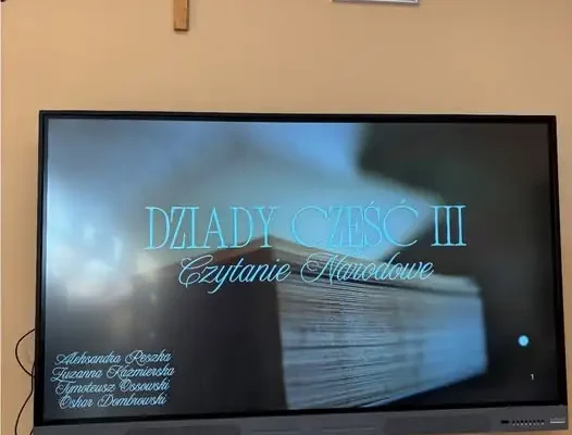 Narodowe Czytanie w Zespole Szkół w Rybnie – uczniowie czytali „Dziady”
