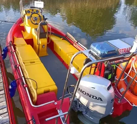 OSP Hartowiec z nową łodzią ratowniczą. Sprzęt trafił też do OSP Rumian