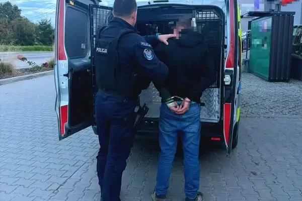 Poszukiwany 32-latek próbował ukryć się w sklepie w Lubominie