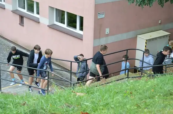 Próbna ewakuacja w Szkole Podstawowej nr 1 w Lidzbarku z udziałem strażaków