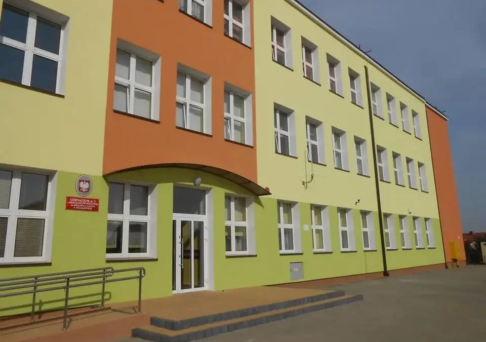 Działdowo: Dyrekcja ZPO nr 2 uspokaja w sprawie „Krwawego Piątku” i zapowiada obecność policji w szkole