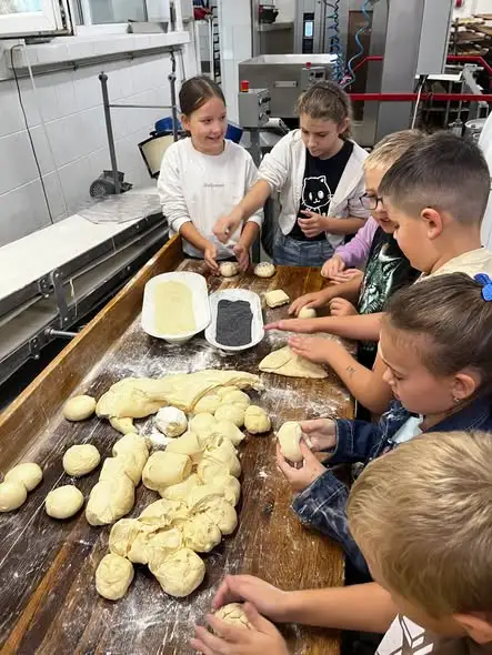 Uczniowie z Lidzbarka Warmińskiego odwiedzili piekarnię GS Samopomoc Chłopska