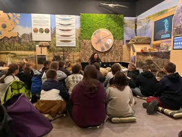 Szóstoklasiści z Rybna odkrywali przyrodę i historię regionu podczas wycieczki edukacyjnej