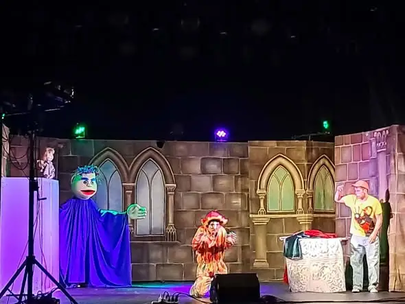 Uczniowie z Rybna na teatralnej lekcji w Działdowie