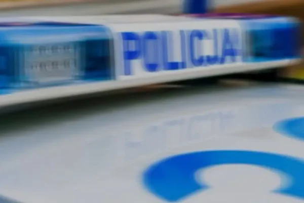 Pijany kierowca uderzył w zaparkowane auto. 68-latek ujął sprawcę