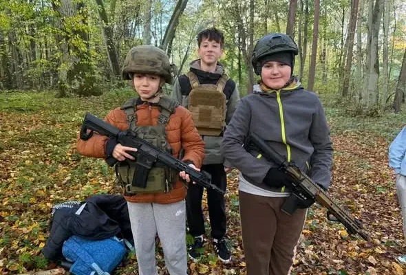 Uczniowie z klasy 7c na podium gry terenowej „Tajemnice Brynicy”