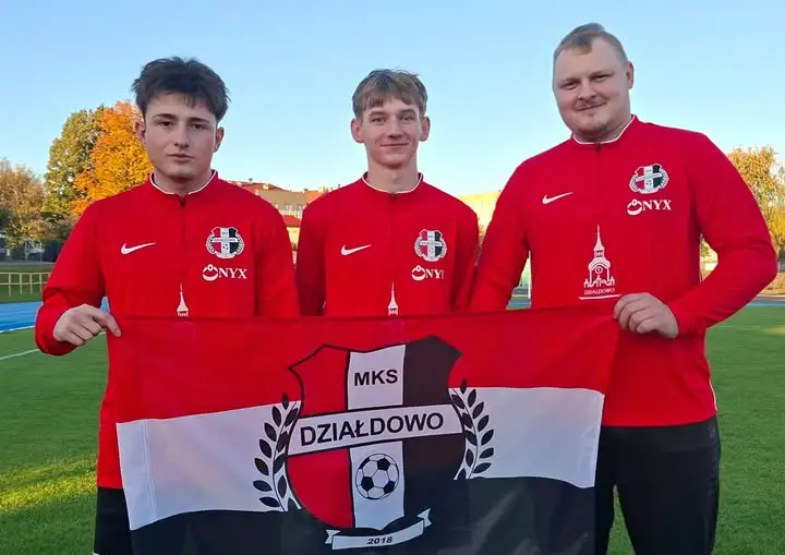 Jubiler ONYX wspiera piłkarzy MKS Działdowo nowymi bluzami treningowymi