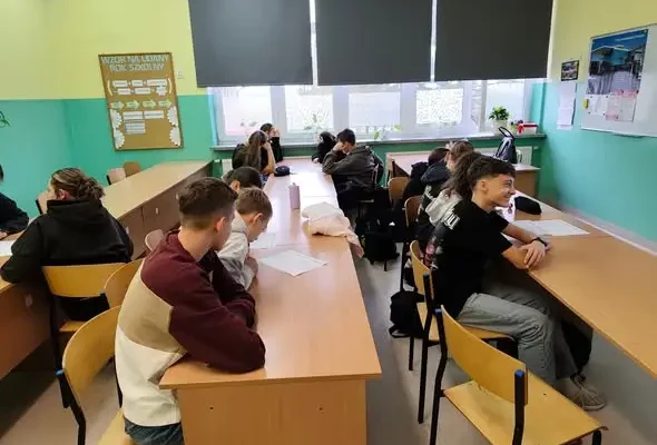 Uczniowie klasy VIII uczcili 100. urodziny bohaterki Powstania Warszawskiego