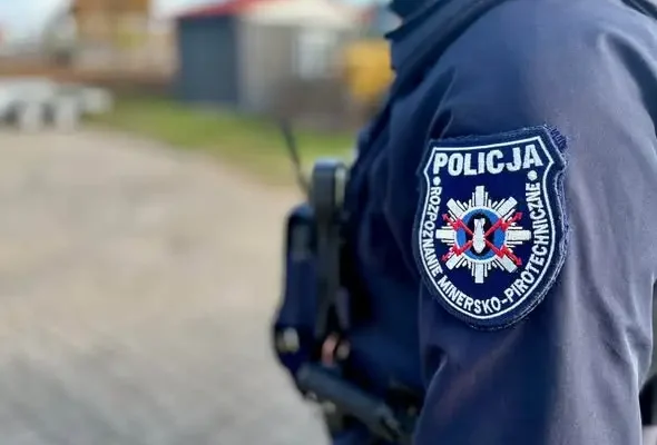 Policja w Lidzbarku Warmińskim ćwiczyła reakcję na podejrzaną paczkę na terenie oczyszczalni w Kiwitach