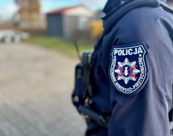 Policja w Lidzbarku Warmińskim ćwiczyła reakcję na podejrzaną paczkę na terenie oczyszczalni w Kiwitach
