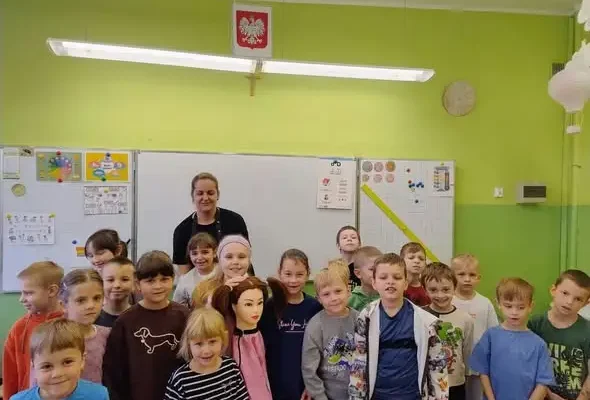 Pierwszoklasiści poznali tajniki zawodu fryzjera