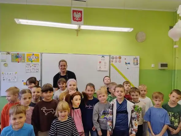 Pierwszoklasiści poznali tajniki zawodu fryzjera
